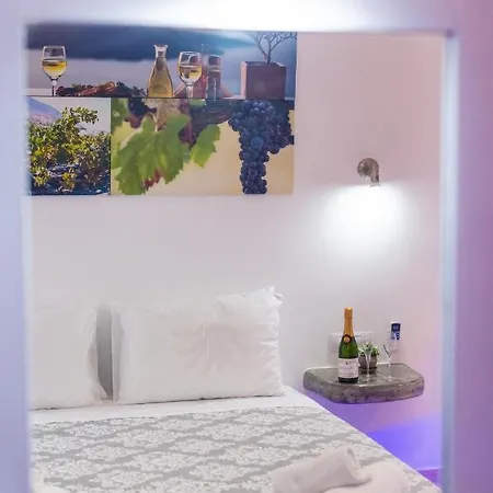 Santorininy Hotel *